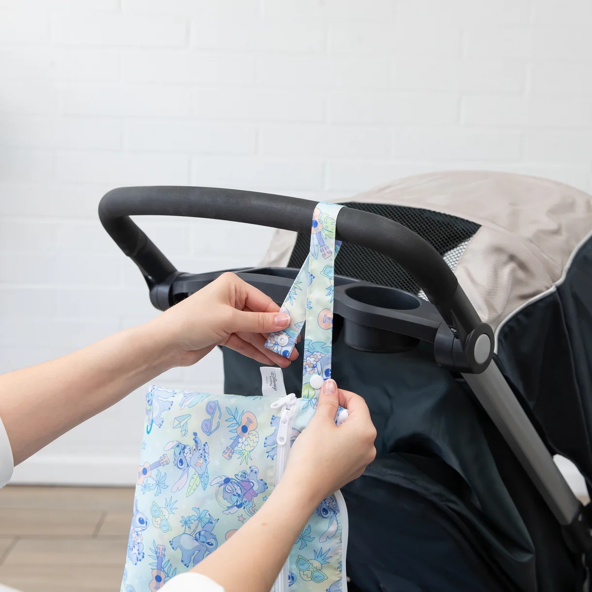 Second Chance (No Original Packaging) - Wet / Dry Clutch - Disney Aloha Stitch